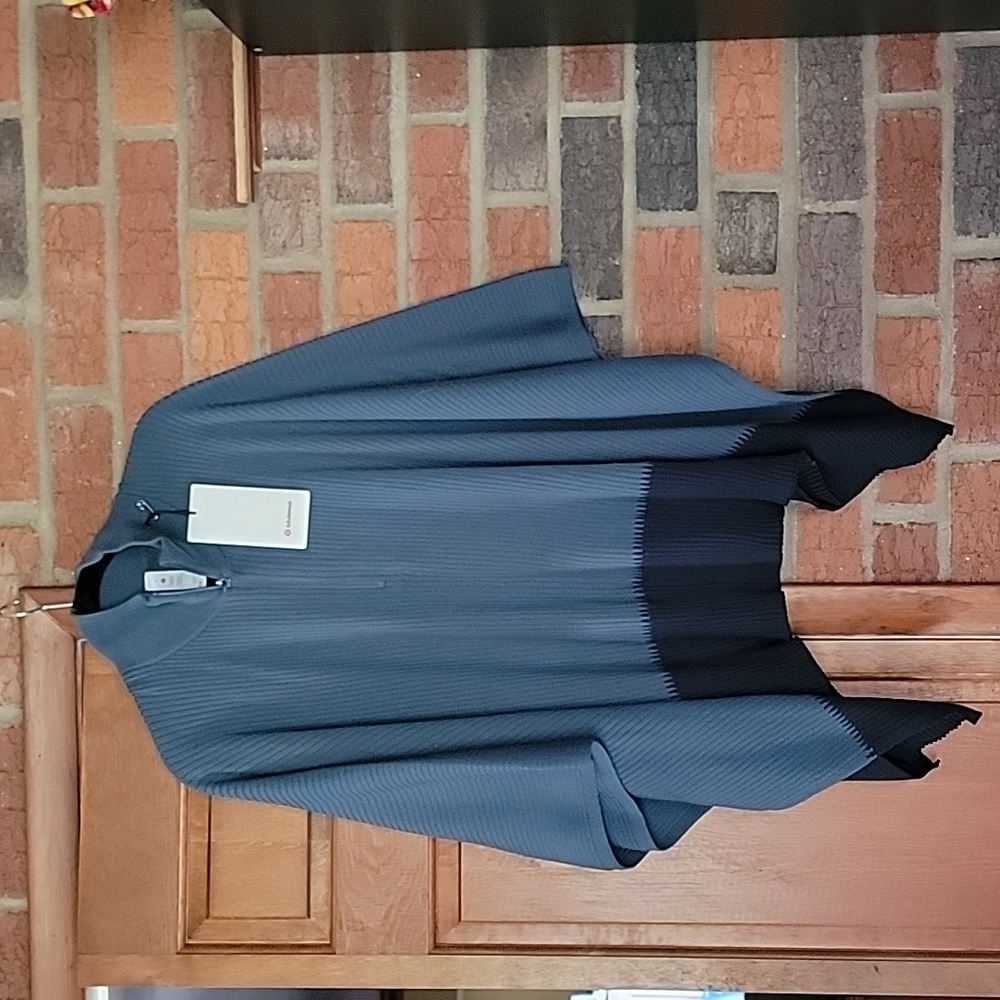 Lululemon Two-Tone Blue Poncho NWT - Size OS
